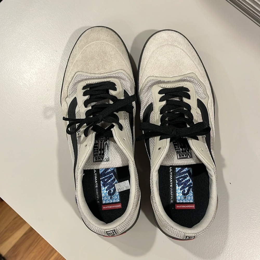 Men’s Vans A.V.E. Sneakers.  Size 8